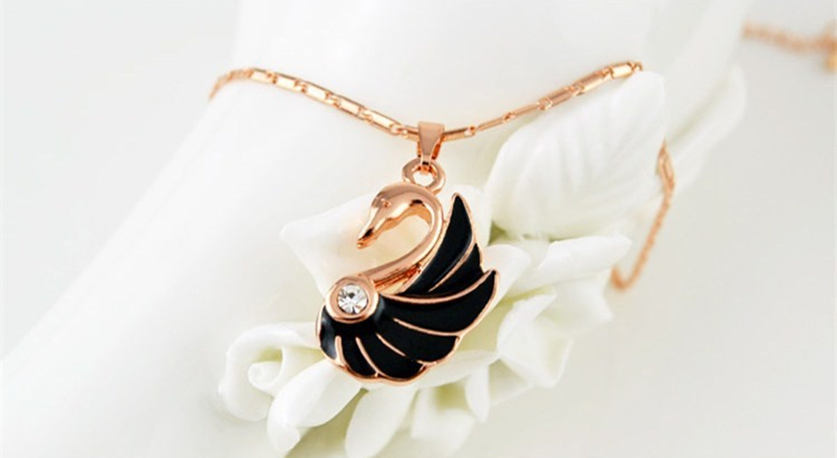 18K Rose Gold Coated Jewellery Set Pendant Necklace and Earrings with Black Wings Swan Adorned with Diamond Clear Crystal Bird