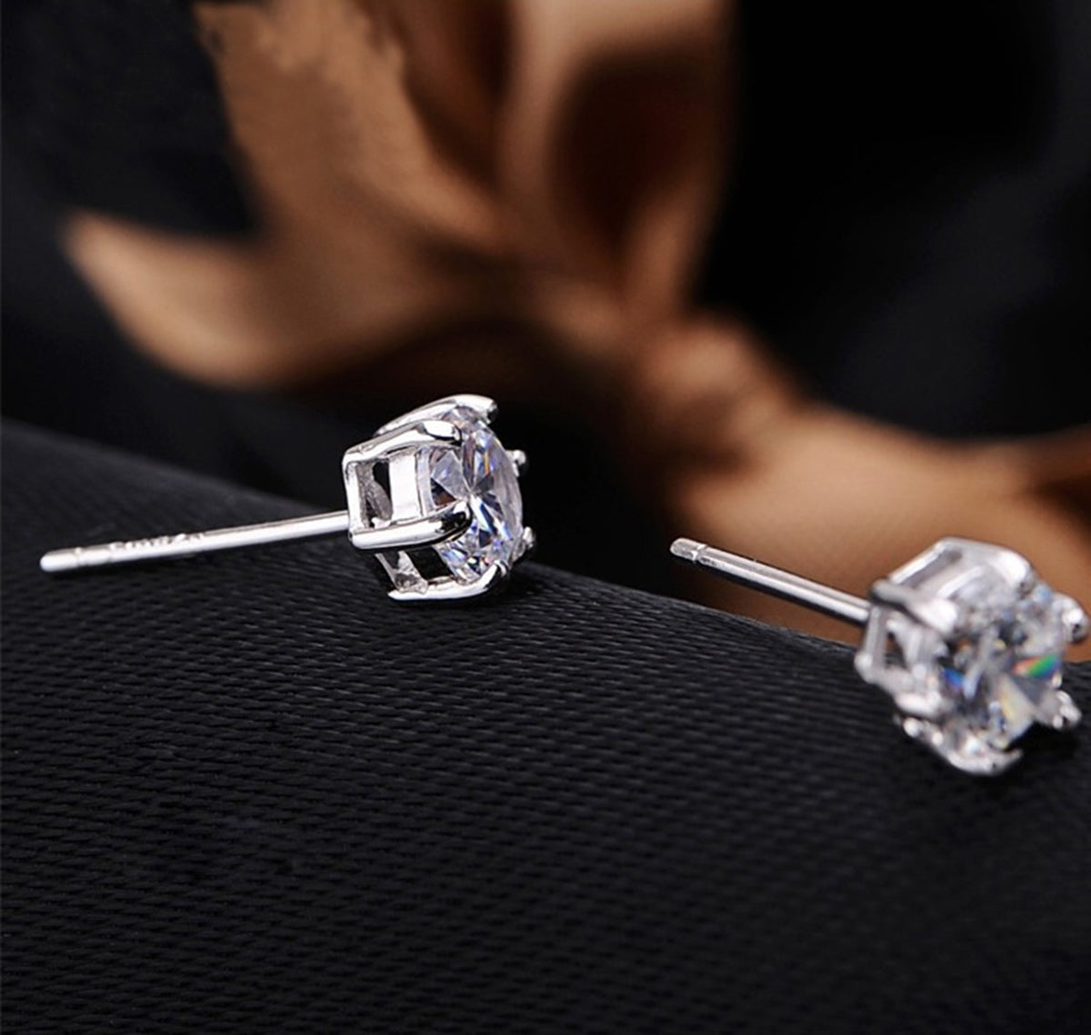 18K White Gold Coated Jewellery Set Pendant Necklace and Stud Earrings with Sparkling AAA Zircon Clear Crystal
