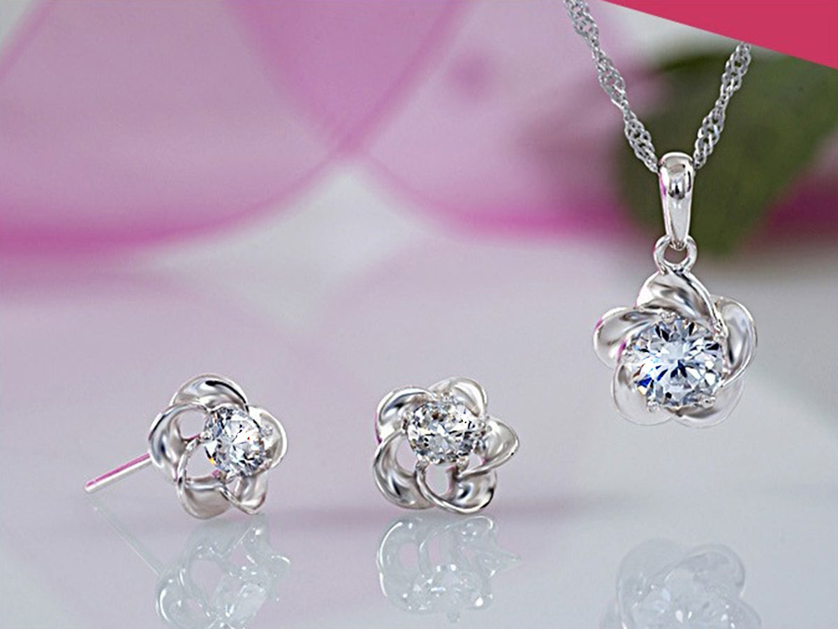 18K White Gold Coated Jewellery Set Pendant Necklace and Earrings with Sparkling AAA Diamond Clear Round Zircon Crystal Vintage 5 Petal Blossom Flower Design