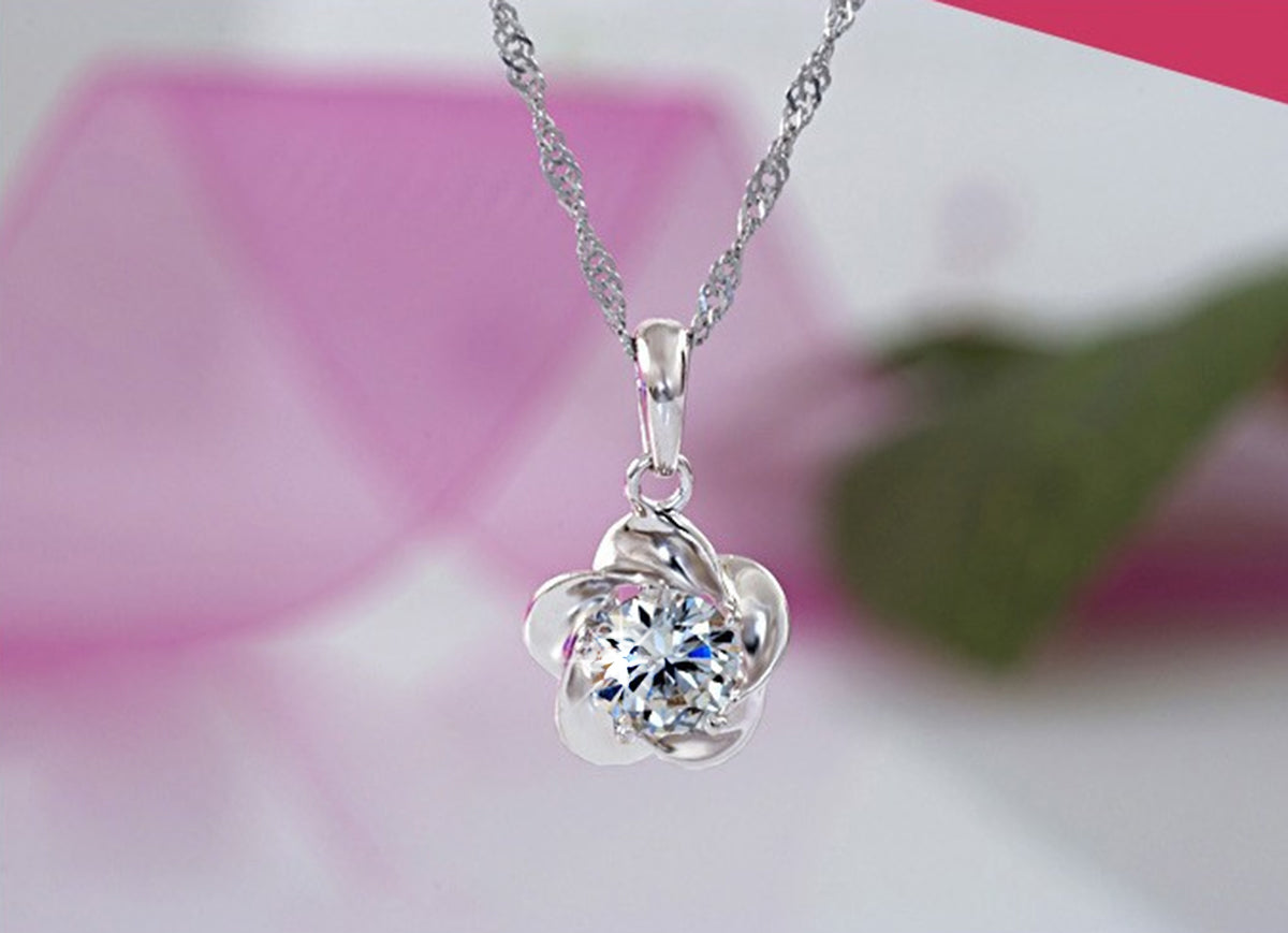 18K White Gold Coated Jewellery Set Pendant Necklace and Earrings with Sparkling AAA Diamond Clear Round Zircon Crystal Vintage 5 Petal Blossom Flower Design